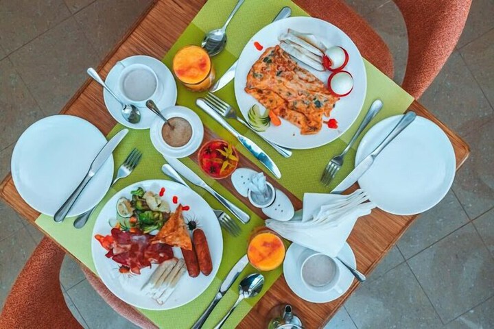 Breakfast/Coffee Service 18 of 42