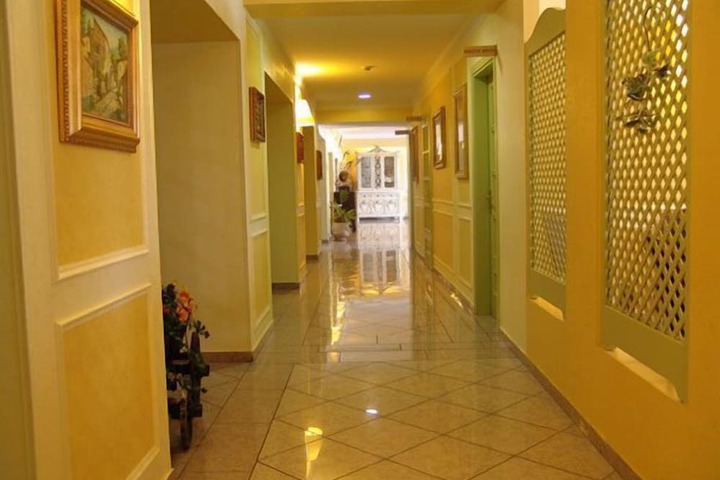 Ballroom/Hall 71 of 133
