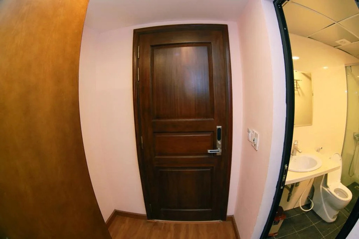 Room 10 of 13