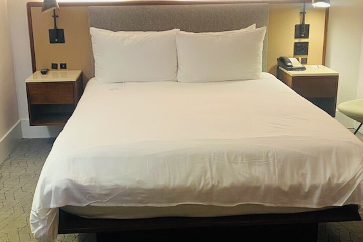 Room 7 of 17