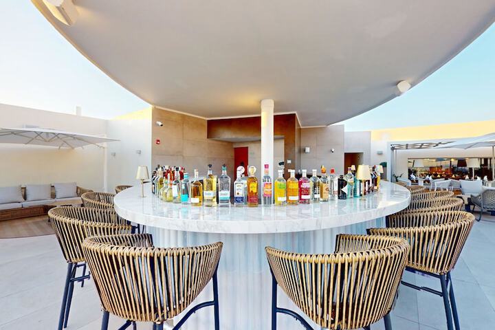 Lounge 188 of 271