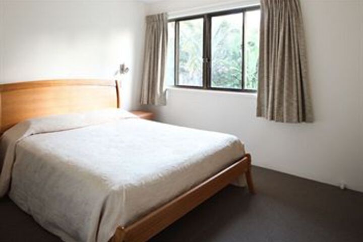 Room 8 of 13
