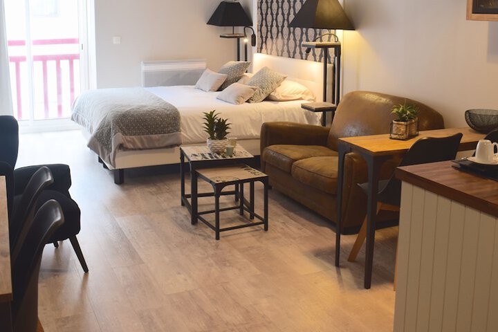 Room 4 of 34