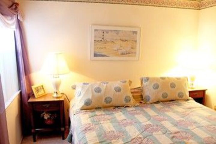 Room 4 of 9