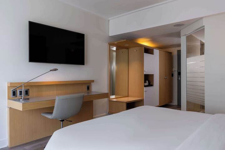 Room 43 of 148