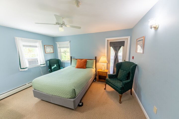 Room 4 of 80