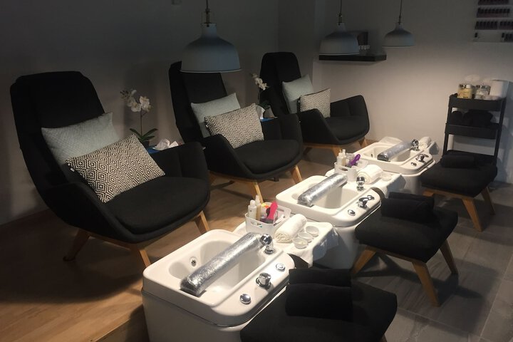 Nail salon
