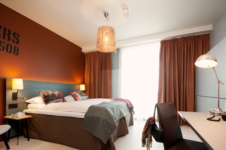 Room 10 of 38