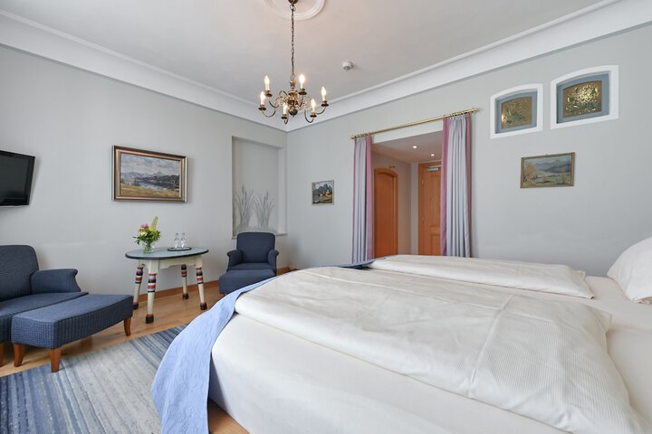 Room 42 of 107