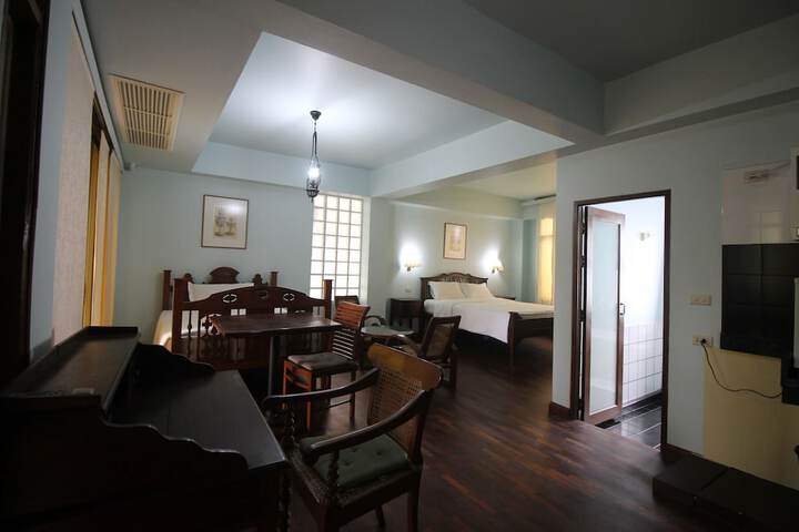 Room 52 of 167