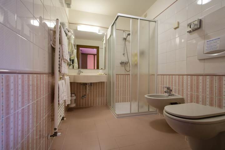 Room 152 of 211