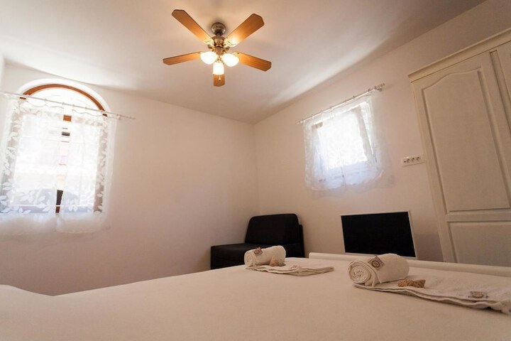 Room 10 of 180