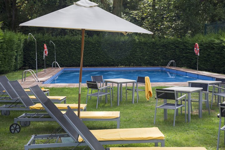 Hotel with Pool
