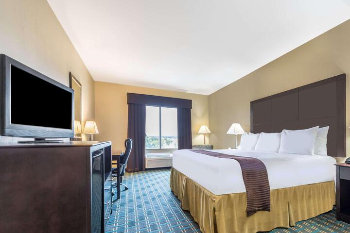 1 King Bed (1 of 9)