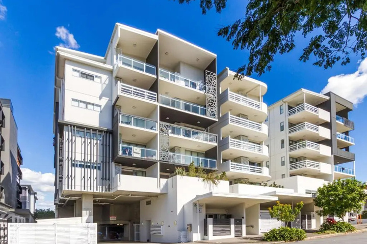 Exterior of Luxurious 3BDR Townhouse in Great Location