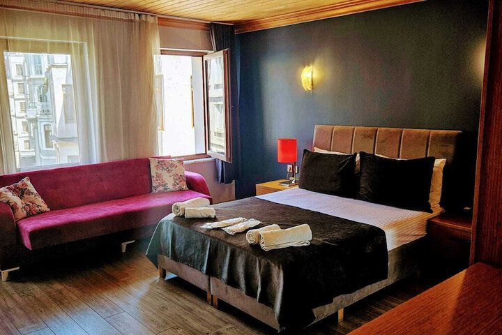 Room 42 of 204