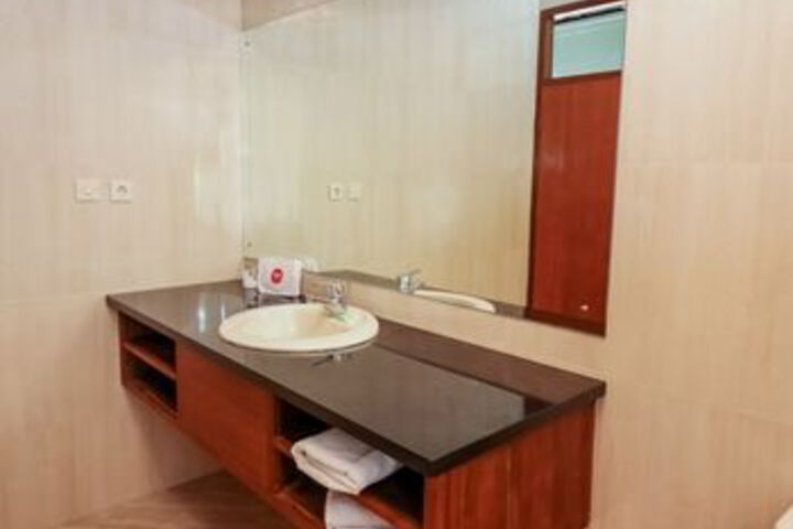 Room 2 of 70