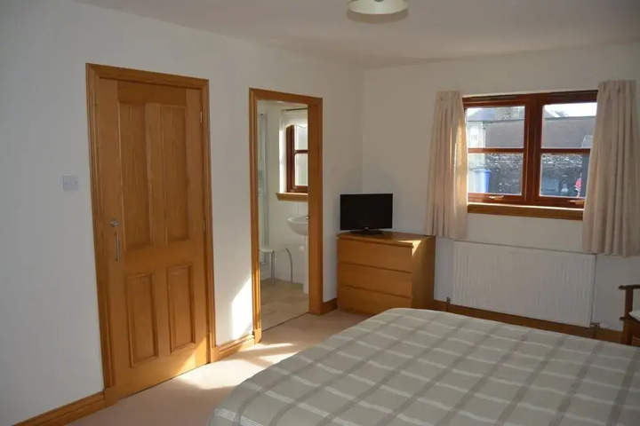 Room 5 of 13