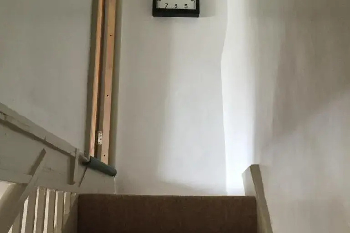Room 7 of 9