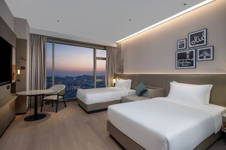 Room 16 of 82