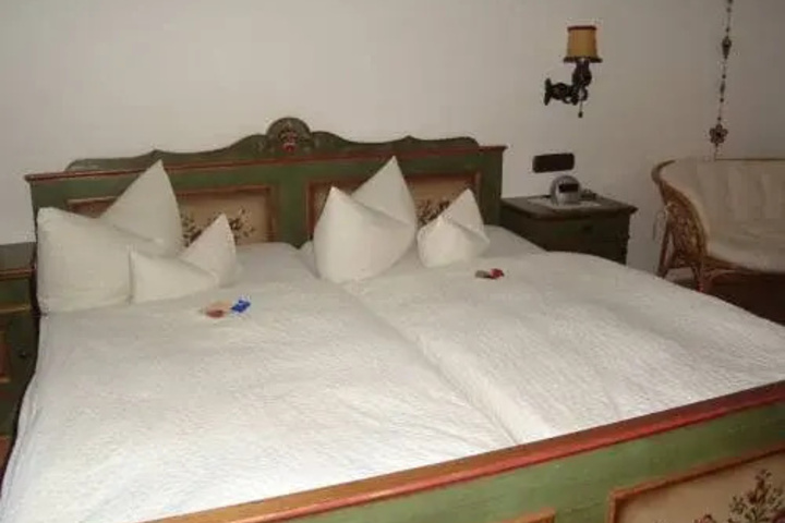 Room 2 of 13