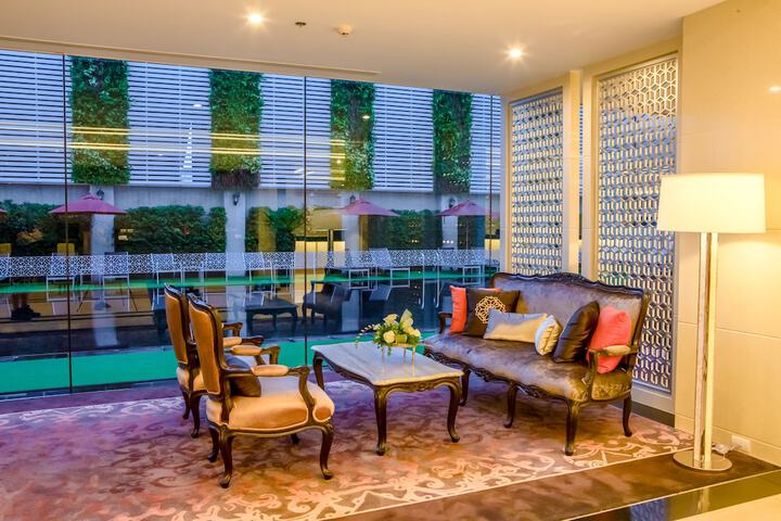 Entrance & Lobby