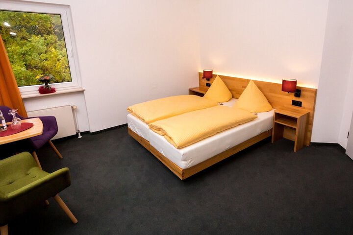 Room 9 of 30