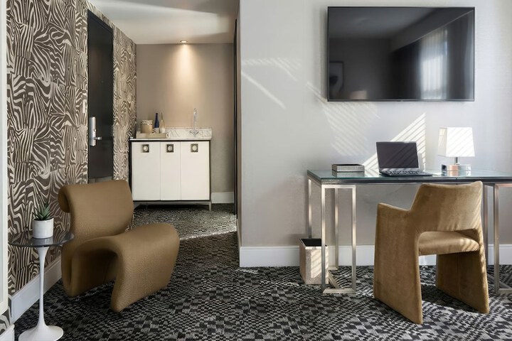 Room 6 of 24