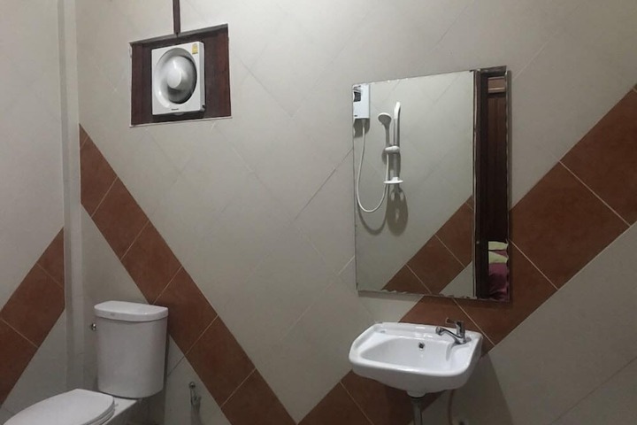 Room 5 of 6