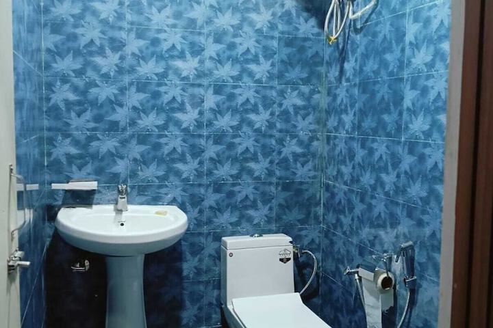 Room 8 of 9