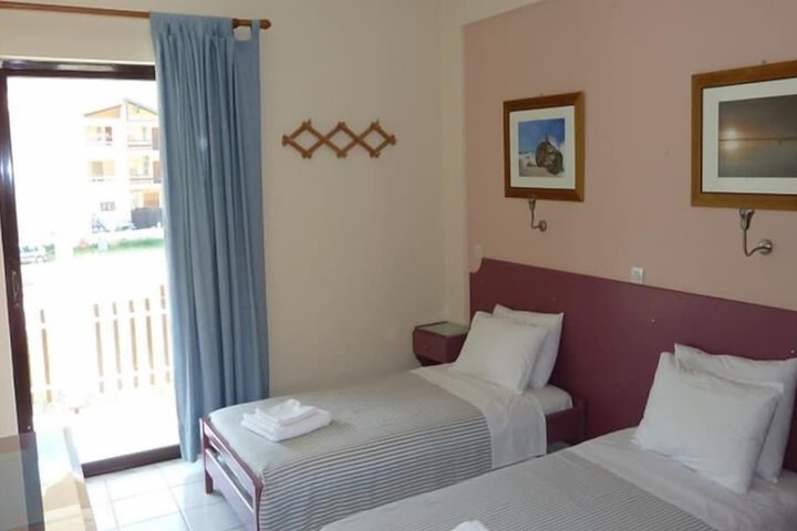 Room 10 of 19