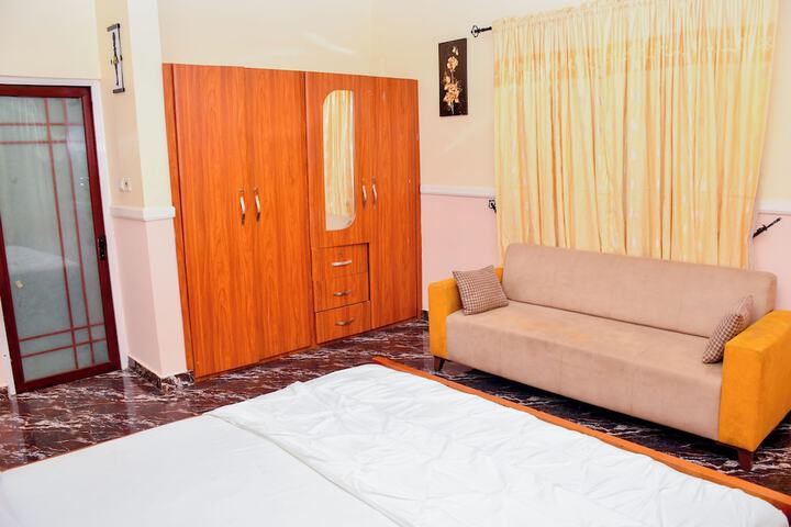 Room 4 of 28