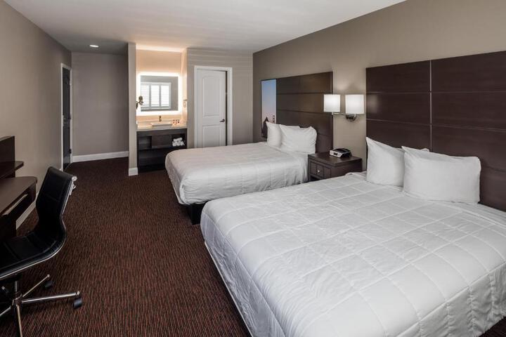 2 Double Beds (3 of 8)