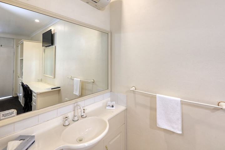 Room 14 of 22