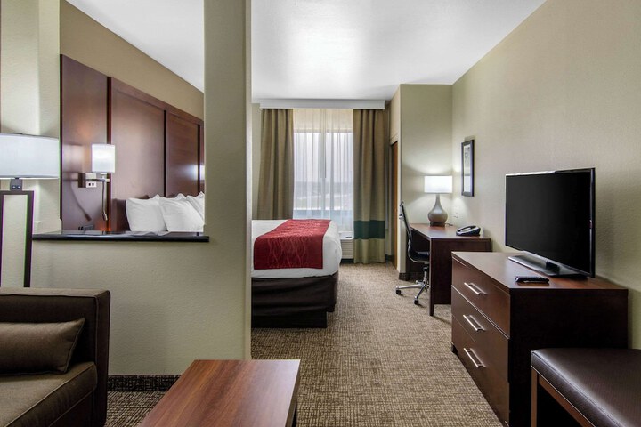 1 King Bed (8 of 12)