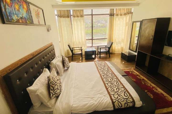 Room 4 of 37