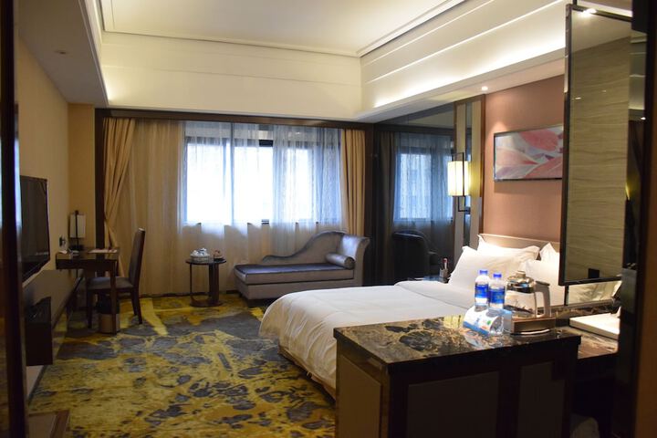 Room 12 of 51