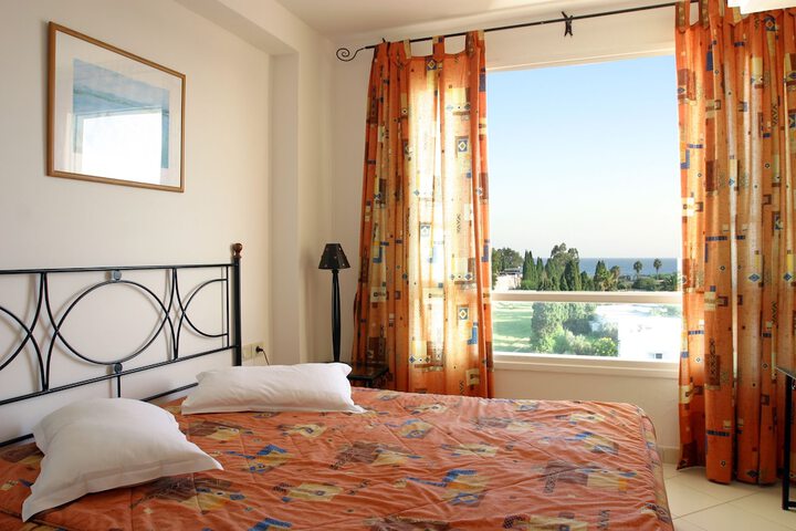 Room 2 of 16
