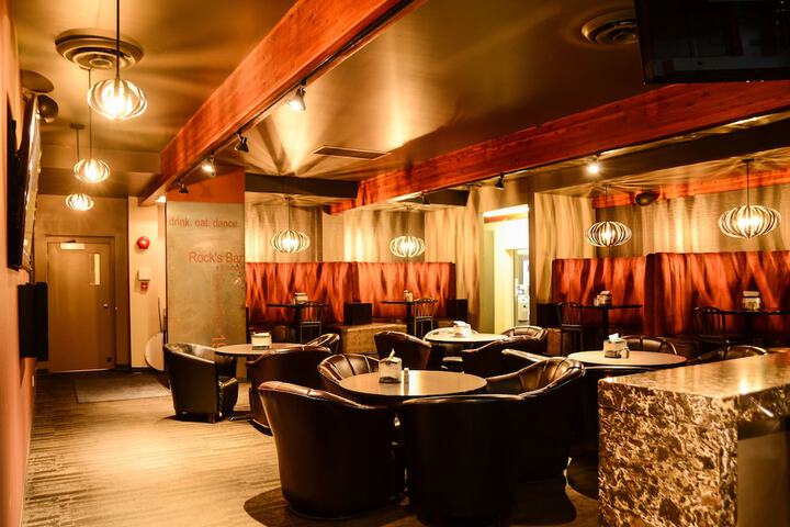 Lounge 14 of 22