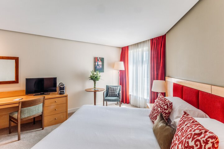 Room 4 of 68