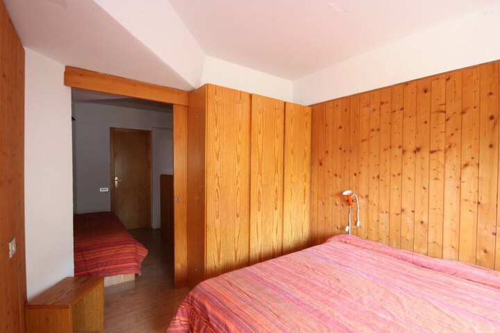 Room 9 of 74