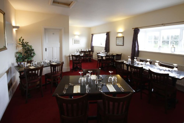 Dining 5 of 7