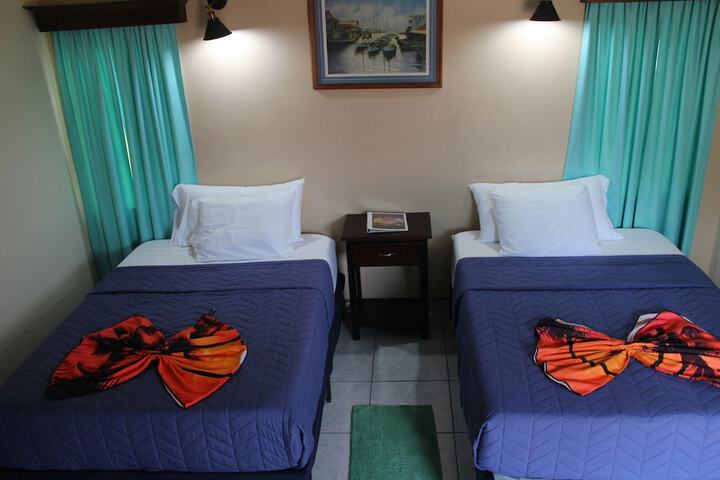 Room 4 of 84