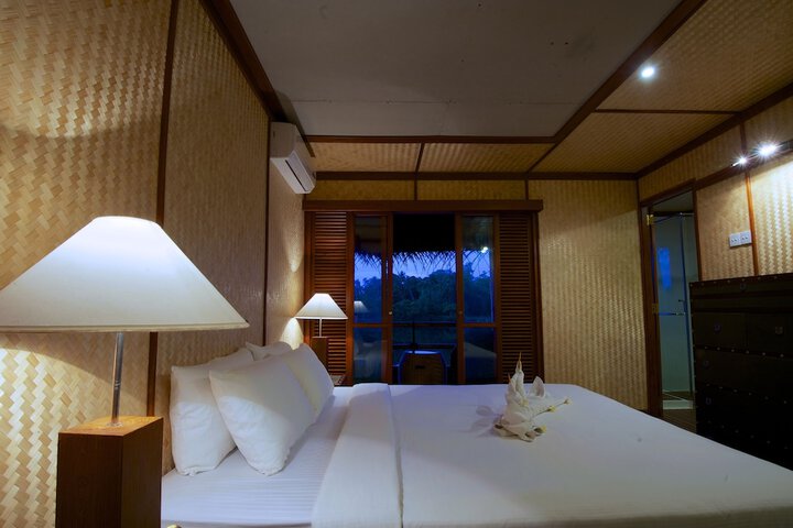 Room 9 of 35