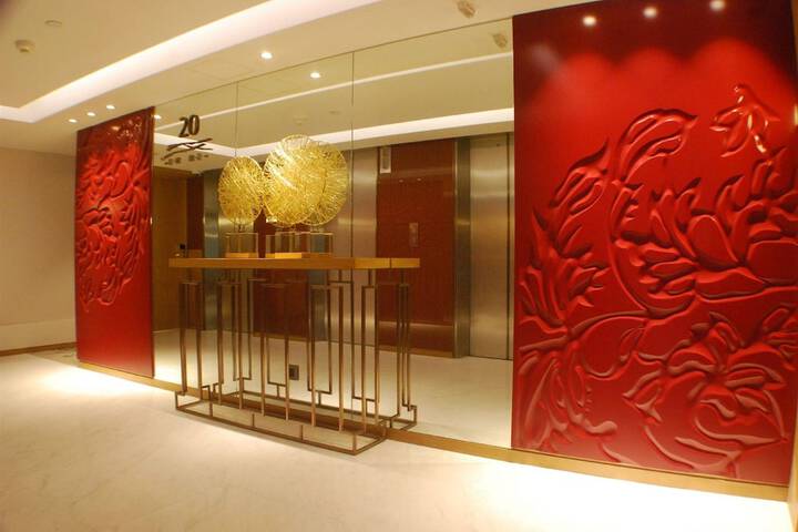 Ballroom/Hall 88 of 103