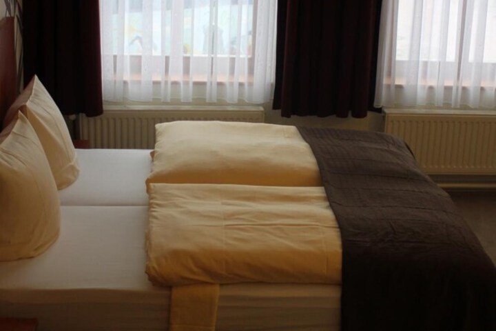 Room 11 of 46