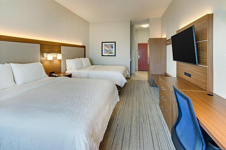Quadruple Queen Size Bed (8 of 11)