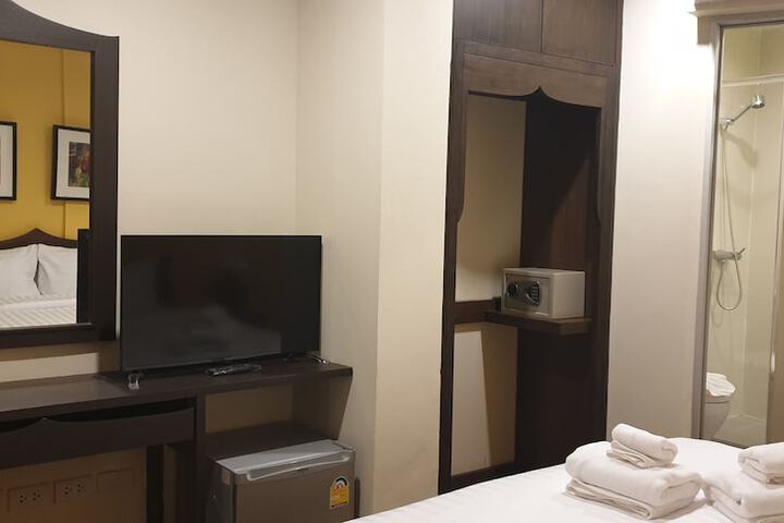 Room 4 of 43