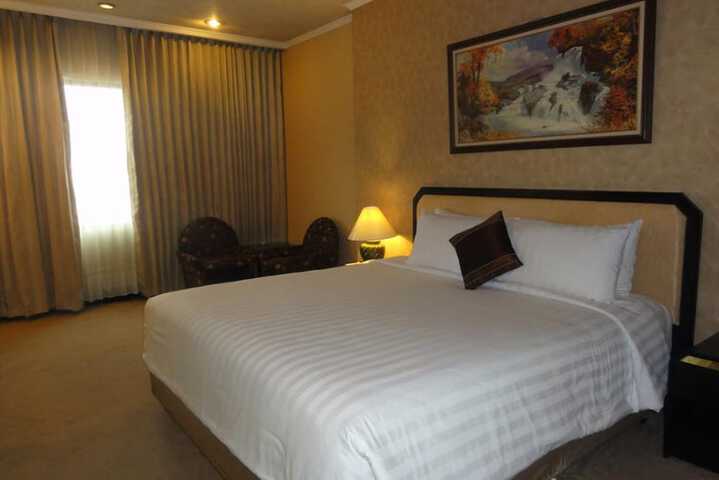 Room 13 of 34