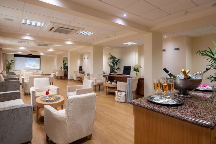 Entrance & Lobby